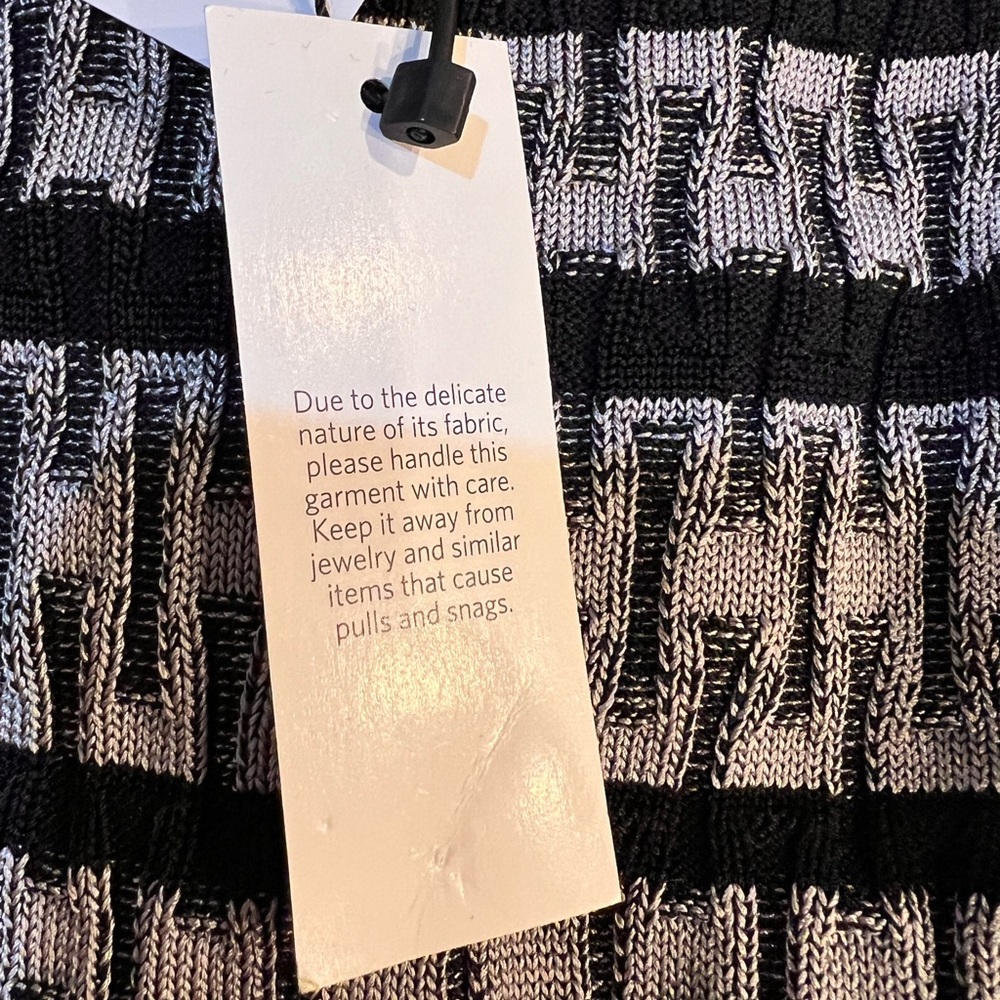 NWT White House Black Market size Small women’s top - Picture 5 of 9